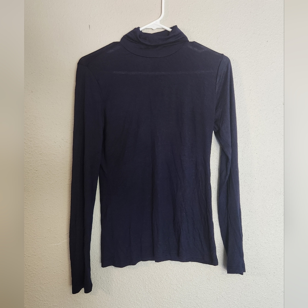 Active Basic Lightweight Navy Turtleneck Top Size Small
